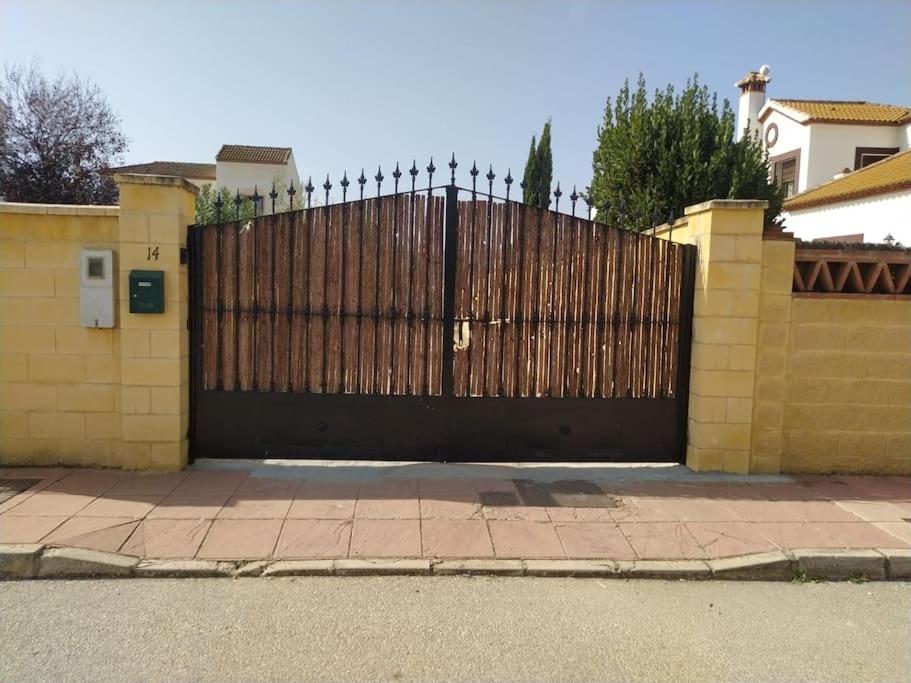Agradable Casa Con Piscina En La Serrania. Arriate Exterior photo